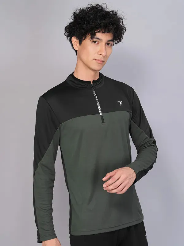 Men Colorblock Slim Fit Mock Neck T-shirt with TECHNO COOL